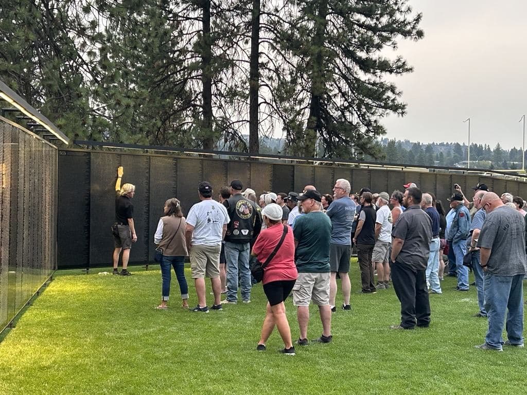 A VVMF guide leads an open tour along The Wall That Heals